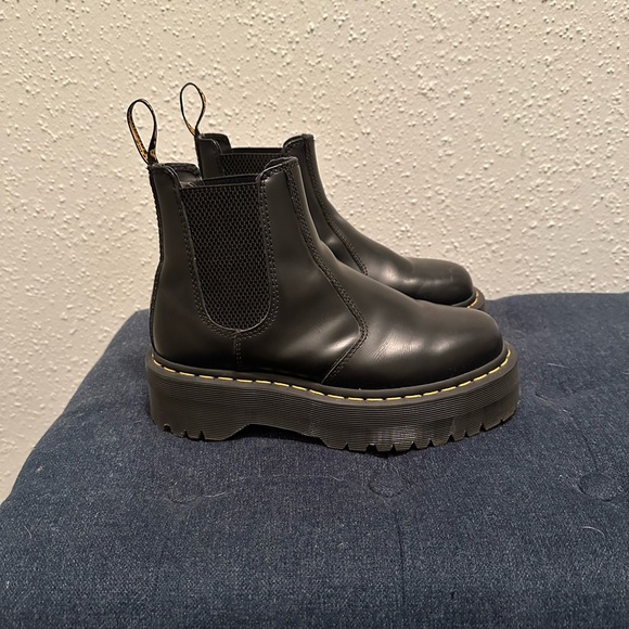 Dr. Martens 2976 Platform Chelsea Boot - Picture 2 of 5